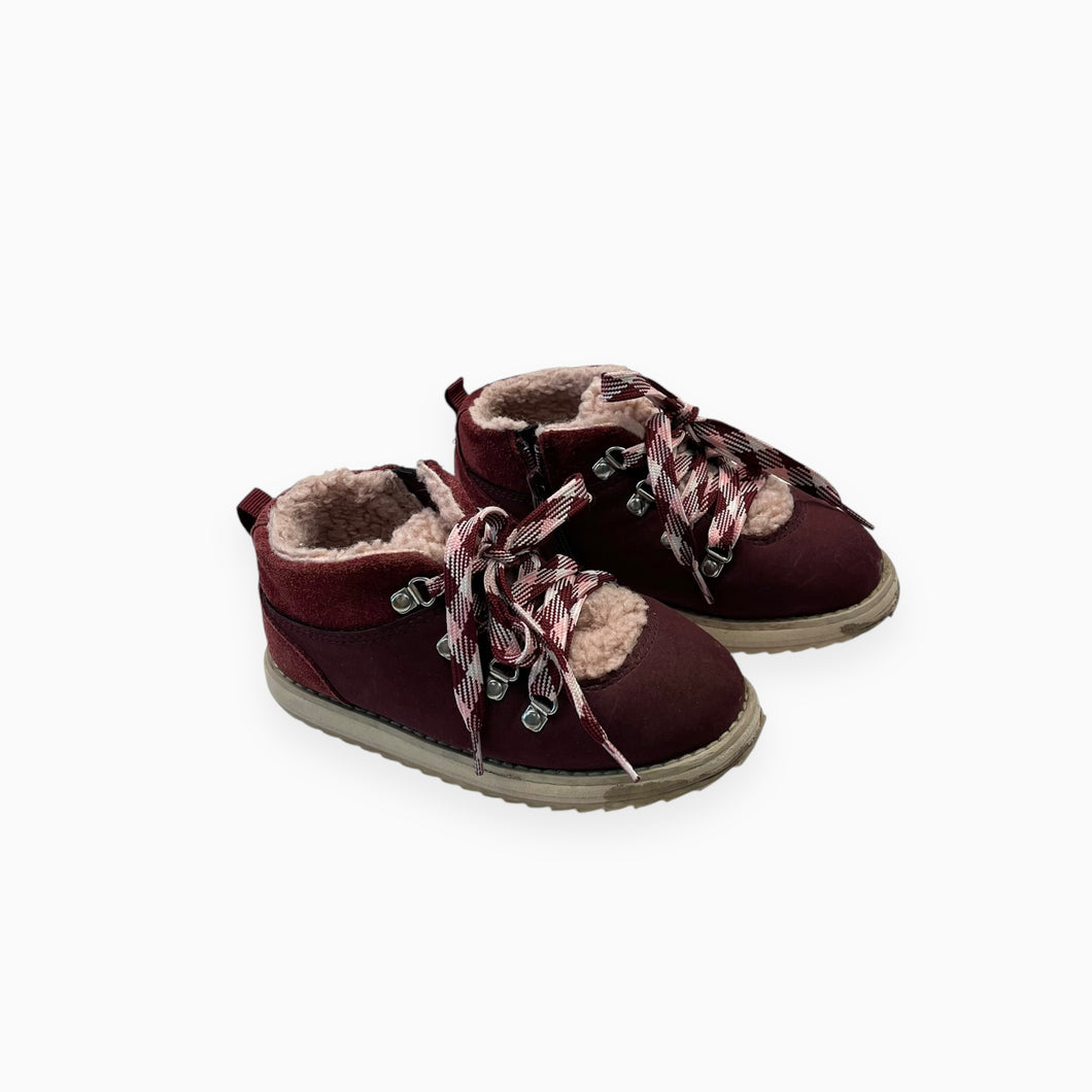 Bottes bordeaux avec détail en sherpa rose et fermeture latérale 25 EUR