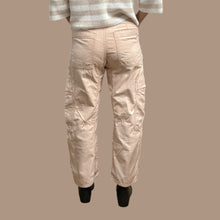 Load image into Gallery viewer, Pantalon cargo rose pale pour femmes 26EU
