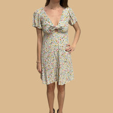 Load image into Gallery viewer, Robe à imprimé floral en viscose doublée et nouée à la poitrine pour femmes XS
