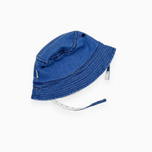 Load image into Gallery viewer, Chapeau en coton réversible denim et petis pois 48cm
