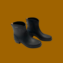 Load image into Gallery viewer, Bottes de pluie courte matte &#39;Équestre&#39; à talon pour femmes 39EU
