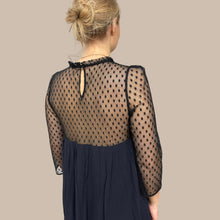 Load image into Gallery viewer, Robe en dentelle noire et mesh à pois en chiffon marine de coton, viscose et poly pour femmes M
