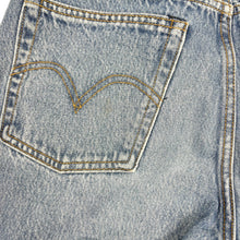 Load image into Gallery viewer, Jeans wedgie bleu pale avec trou au genoux pour femmes 28EU (fit 27)
