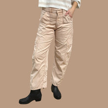 Load image into Gallery viewer, Pantalon cargo rose pale pour femmes 26EU
