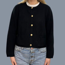 Load image into Gallery viewer, Cardigan noir en tricot de coton avec boutons dorés pour femmes L
