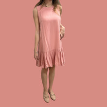 Load image into Gallery viewer, Robe rose sorbet en rayonne doublée pour femmes 2 (fit XS)
