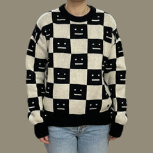 Load image into Gallery viewer, Pull en tricot de laine à motif damier logo visage emblémathique pour femmes S
