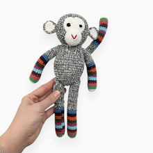 Charger l&#39;image dans la galerie, Peluche singe en crochet de coton bio fait au pays-bas
