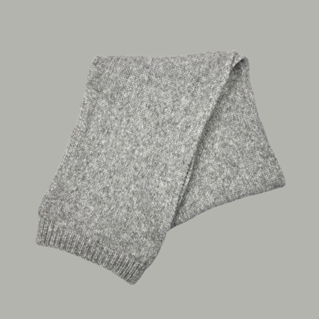 Foulard gris en tricot de laines chunky mélangées fait main 80'' pour femmes OS