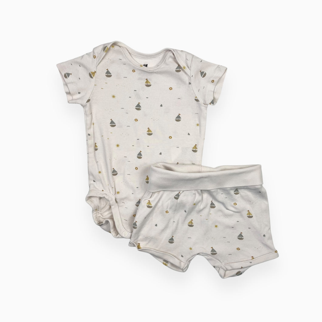 Ensemble cache-couche et short en coton bio à imprimé voiliers 4-6M