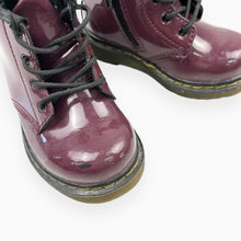 Load image into Gallery viewer, Bottines aubergines en cuir vernis avec fermeture latérale 6 US
