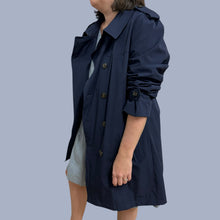 Load image into Gallery viewer, Manteau trench marine avec double boutonnière en nylon pour femmes 46R (XL-XXL)
