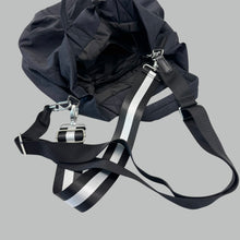 Load image into Gallery viewer, Sac noir &#39;tote bag&#39; en nylon, poly et mesh 35x45x25cm
