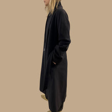 Load image into Gallery viewer, Manteau long et ceinturé indigo profond en laine, angora et nylon doublé en rayonne de cupro pour femmes S
