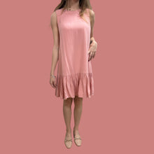 Load image into Gallery viewer, Robe rose sorbet en rayonne doublée pour femmes 2 (fit XS)
