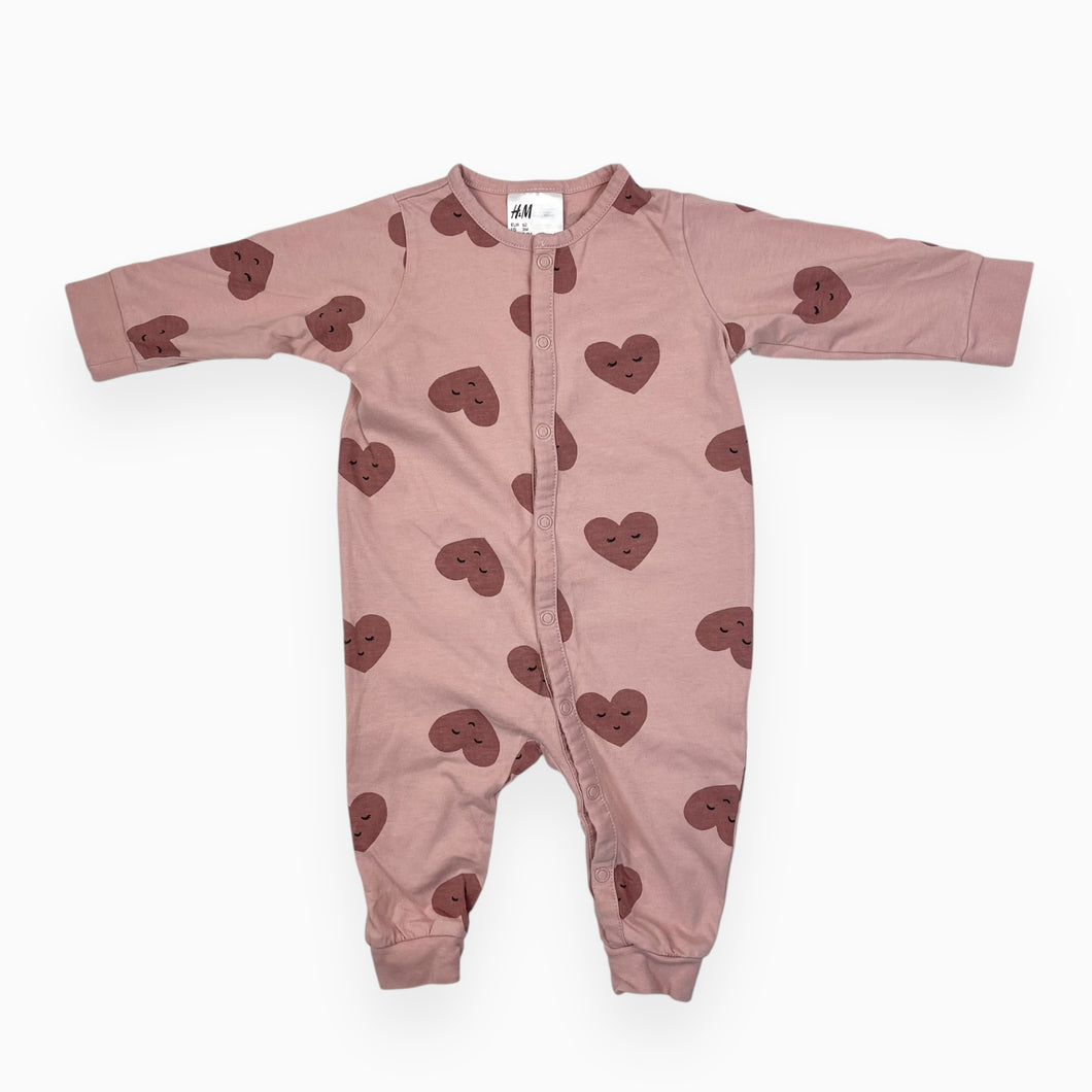 Pyjama rose en coton à imprimé coeurs 2-4M