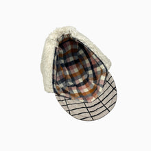 Load image into Gallery viewer, Casquette aviator marron en coton ciré et sherpa avec attache ajustable 52-54cm
