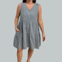 Load image into Gallery viewer, Robe &#39;Peplum&#39; bleu-gris 100% lin avec poches fait au Canada pour femmes L
