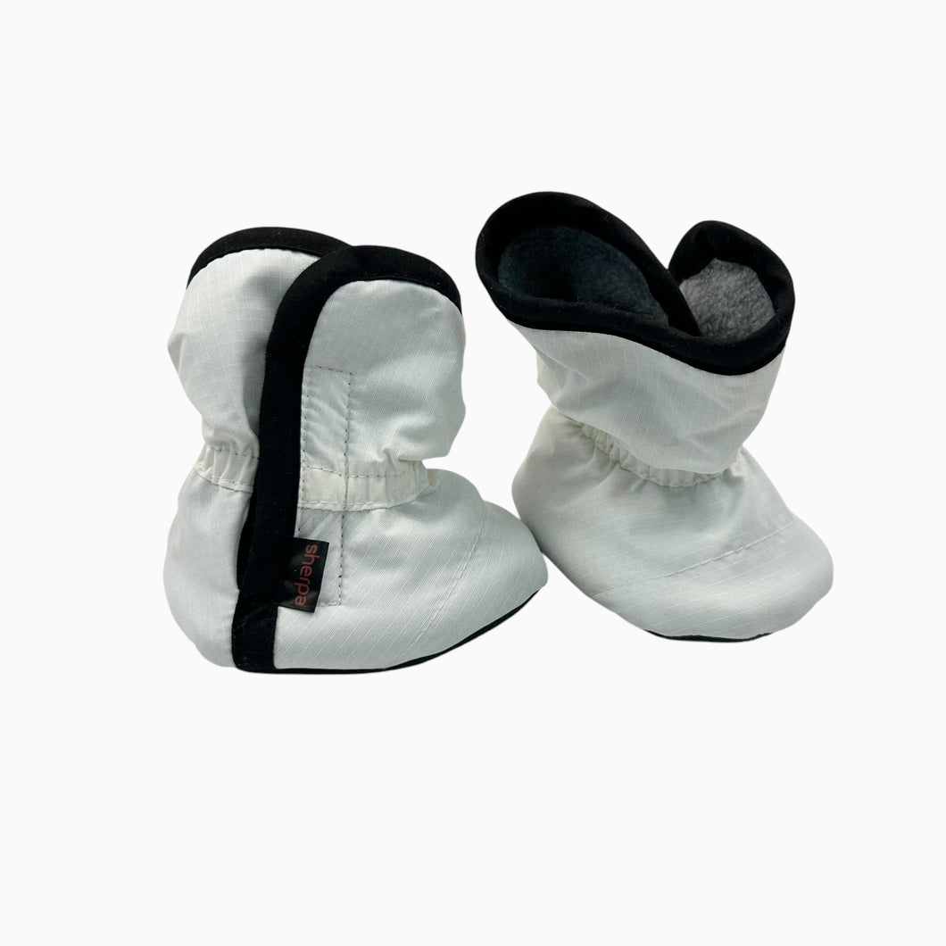 Bottines blanches en nylon doublé en polar fait au Canada 0-6M