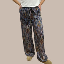 Load image into Gallery viewer, Pantalon &#39;Jamie&#39; en chiffon de poly avec fil métallique fait en France pour femmes T2
