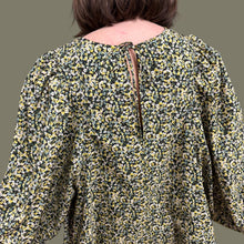 Load image into Gallery viewer, Robe noire à manches ballons en poly satiné à imprimé floral citron, crème et vert pour femmes XXL
