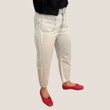 Load image into Gallery viewer, Jeans paperbag bleu pâle &#39;bubble fit&#39; pour femmes 10 US
