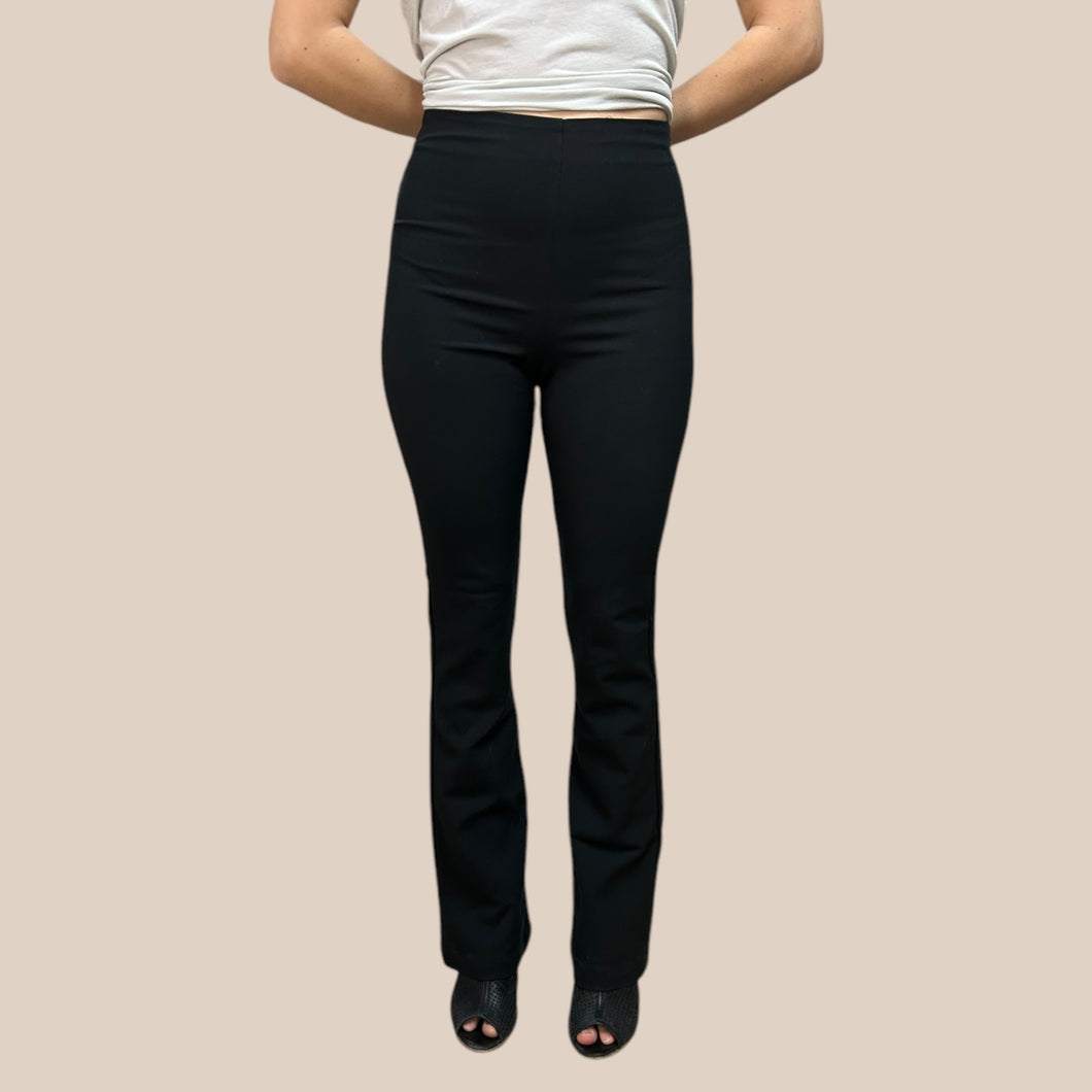 Pantalon noir 'flared' en micro modal et spandex avec fermeture latérale pour femmes M